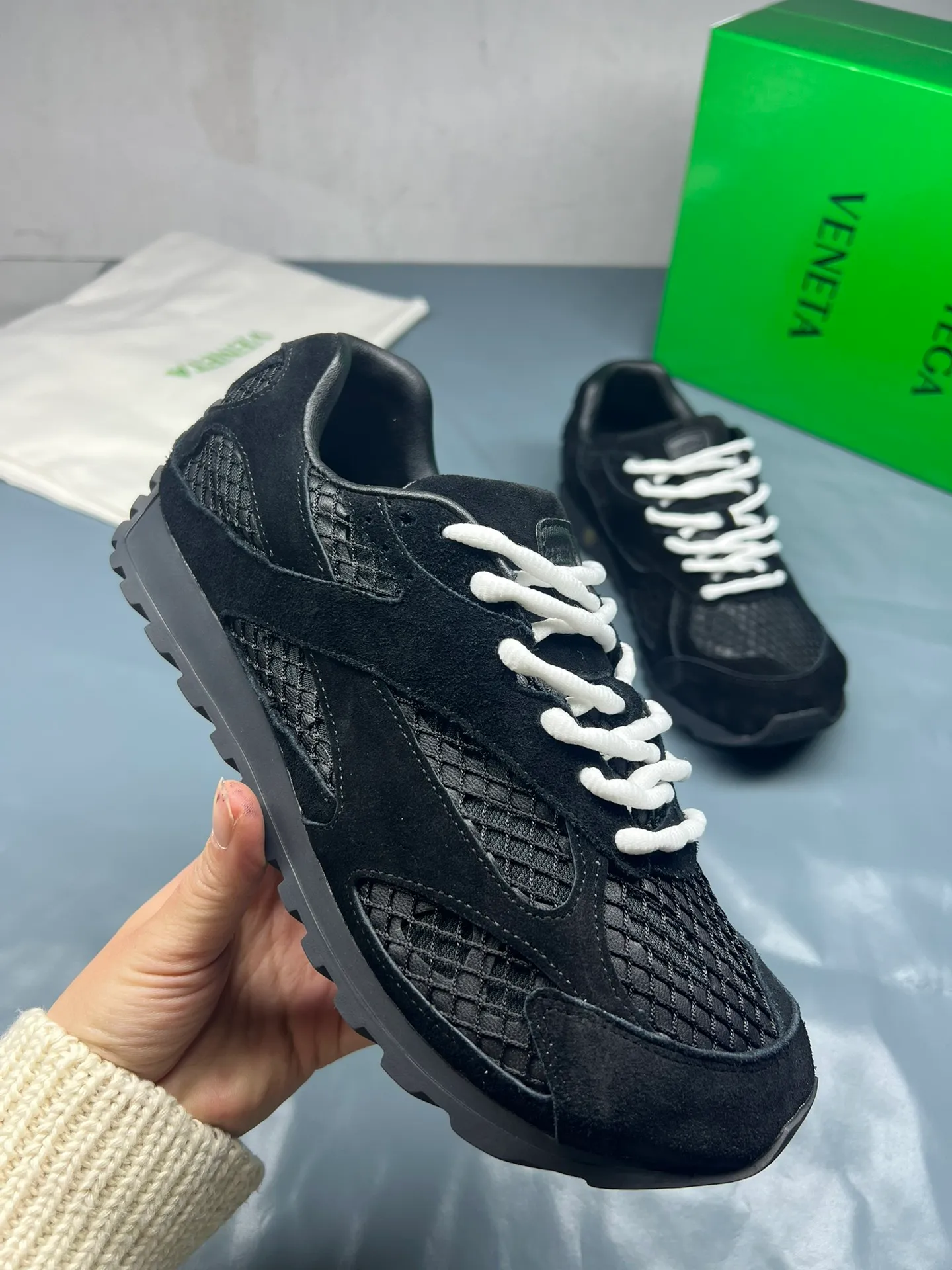 👟👟Ex-factory price 600👟👟 Men's size +10 Real photos 🔥🔥BV Orbit sneakers Wang Yibo's same style couple's dad shoes Runner sneakers, made of lightweight technical mesh fabric. Matched with geometric pattern designed rubber outsole, Wang Zha series high version. Look for the package technology. It is actually a lot taller, but the legs are still slim. Very nice, playable and durable. Matched to the standard💯 Package shoe technology. Look for the high version. The outsole is made of color-blocked TPU outsole. Women's model 35 36 37 38 39 40 41 42 (40 41 42 43 44 45 customized) (Customer logo can be accepted without refund or exchange at a favorable price) Equipped with original packaging